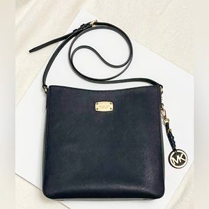 Michael Kors Jet Set Travel messenger bag